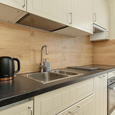 Tysiaclecia Studio Apartament Z Balkonem I Darmowym Parkingiem By Noclegi Renters Katowice Exterior foto