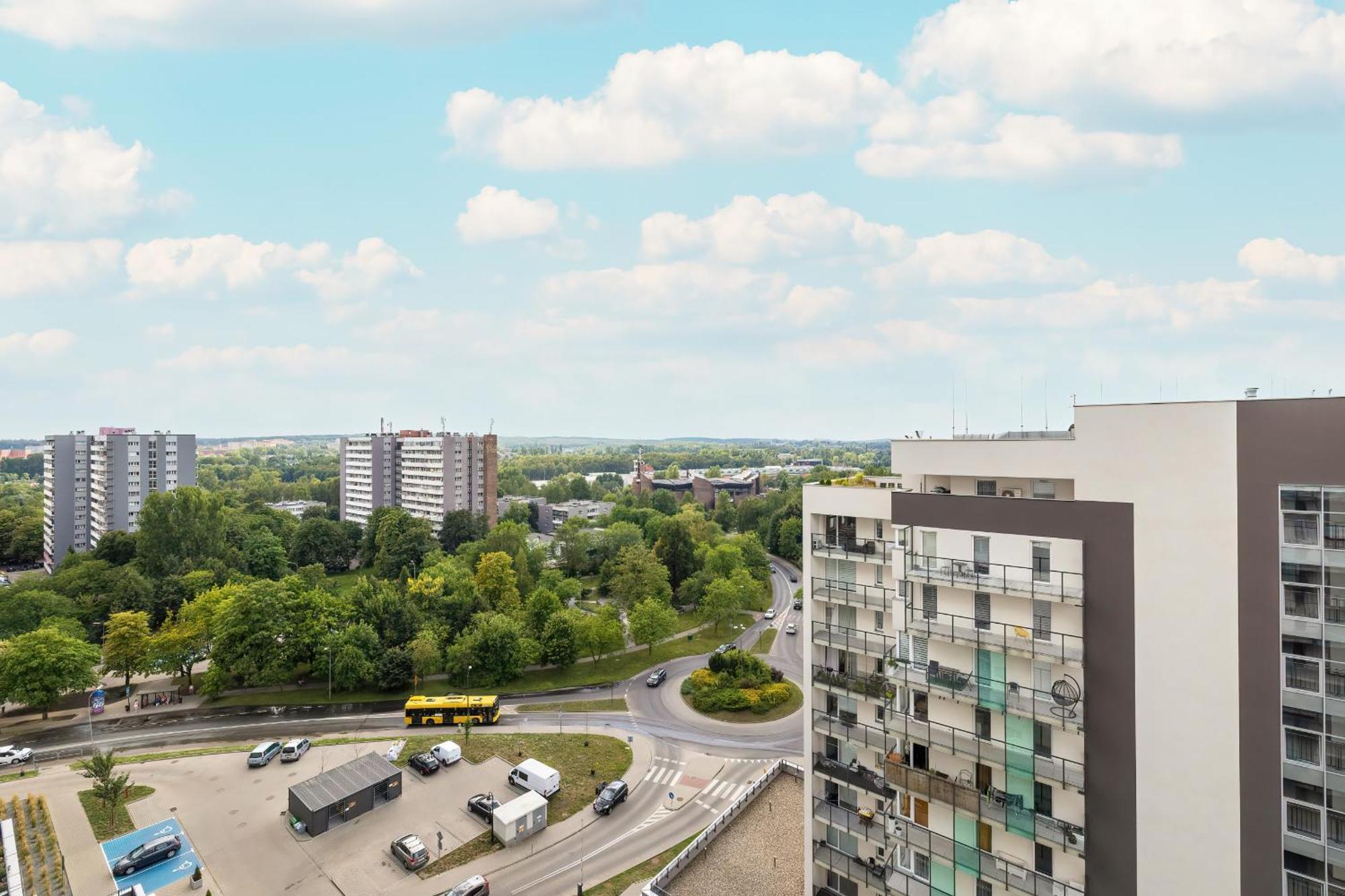 Tysiaclecia Studio Apartament Z Balkonem I Darmowym Parkingiem By Noclegi Renters Katowice Exterior foto