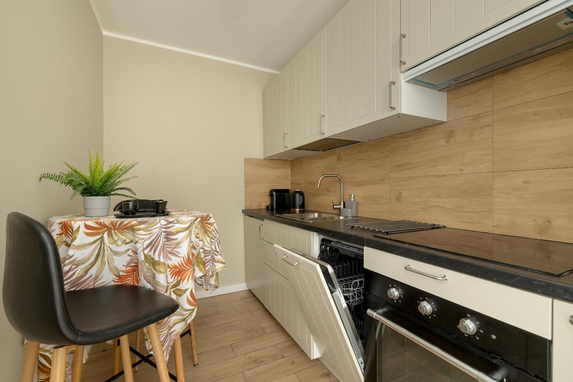 Tysiaclecia Studio Apartament Z Balkonem I Darmowym Parkingiem By Noclegi Renters Katowice Exterior foto
